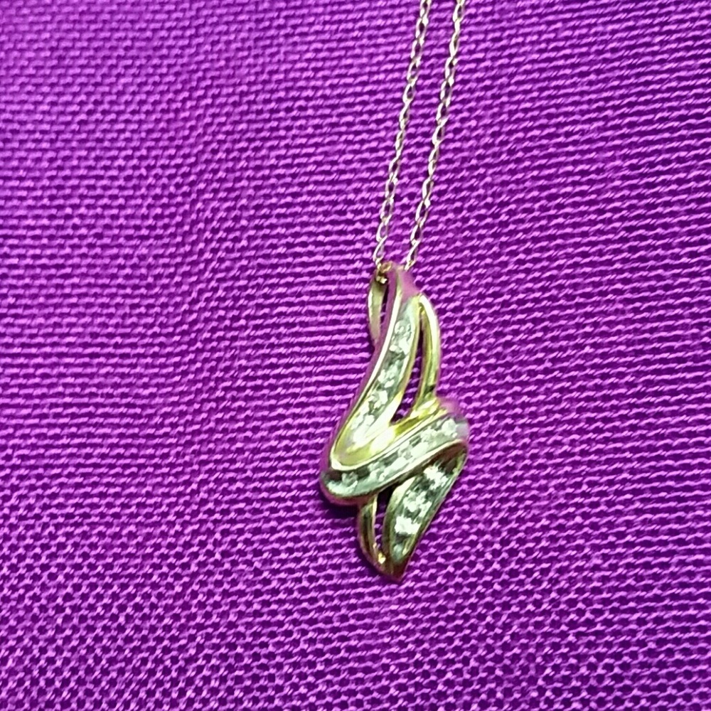 Diamond and gold necklace